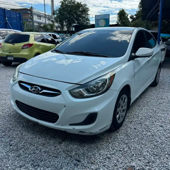 2013 Hyundai Accent — 3