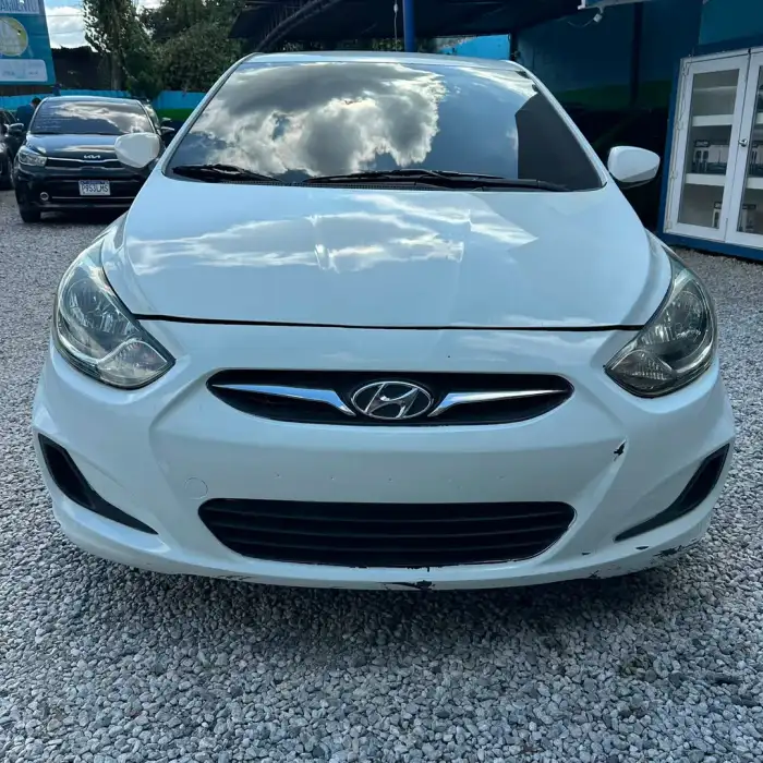 2013 Hyundai Accent — 4