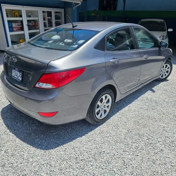 2017 Hyundai Accent — 6