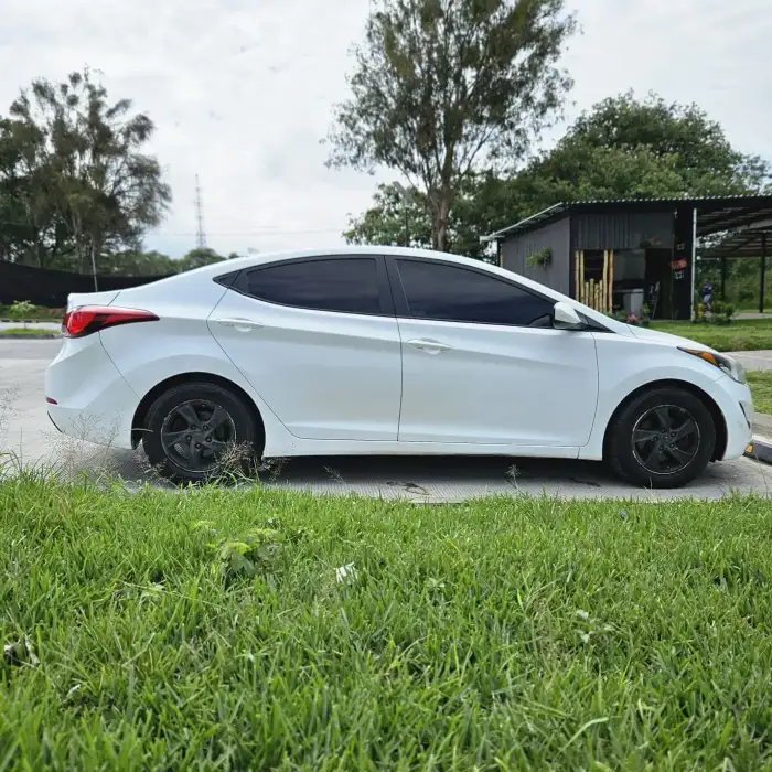 2015 Hyundai Elantra — 3