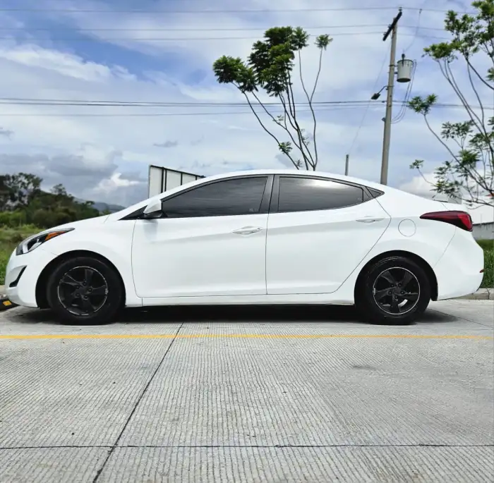 2015 Hyundai Elantra — 4
