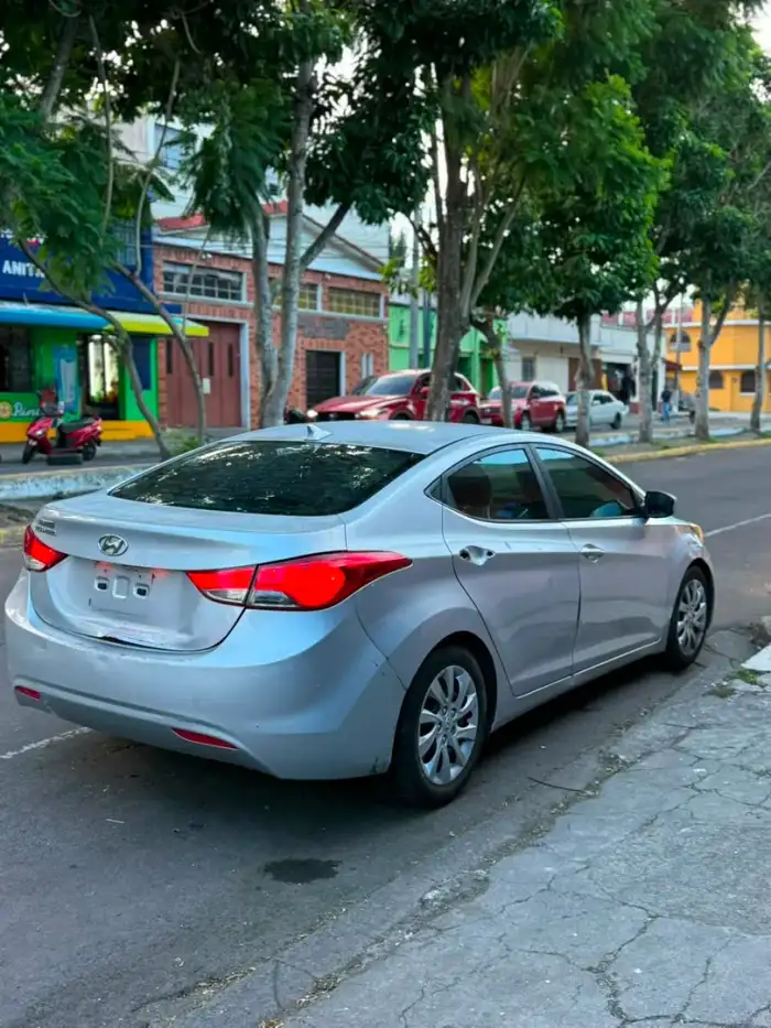 2012 Hyundai ELANTRA GLS — 2