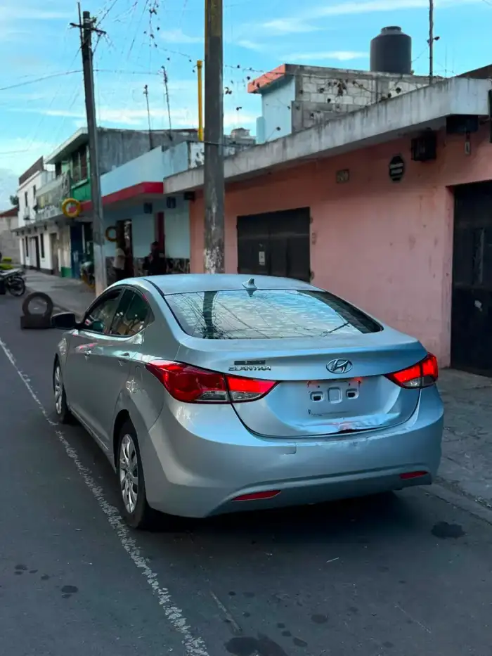 2012 Hyundai ELANTRA GLS — 3