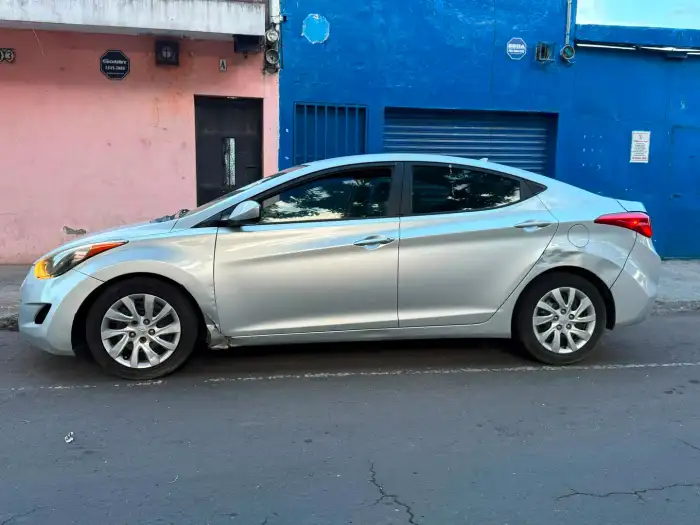 2012 Hyundai ELANTRA GLS — 4