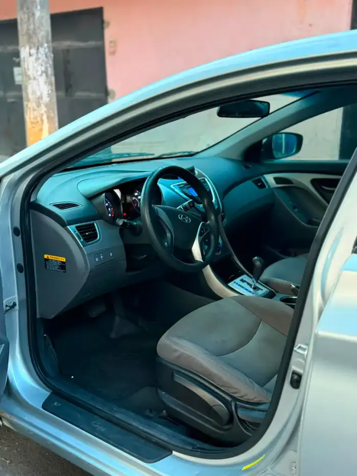 2012 Hyundai ELANTRA GLS — 5