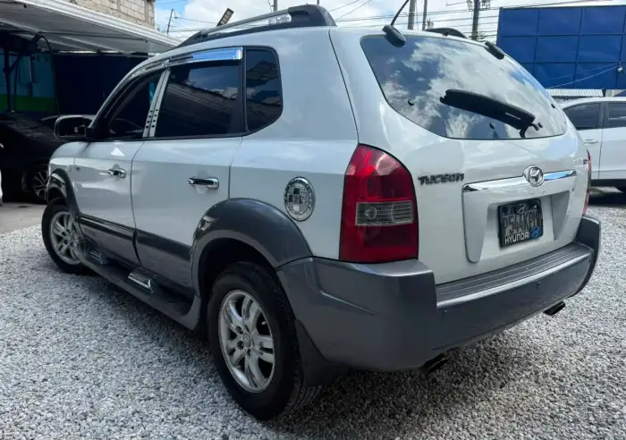 2007 Hyundai Tucson — 3