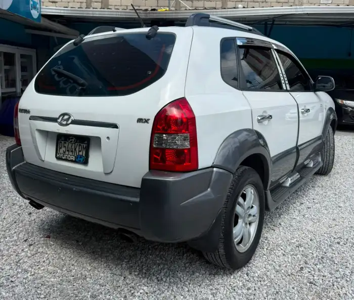 2007 Hyundai Tucson — 5