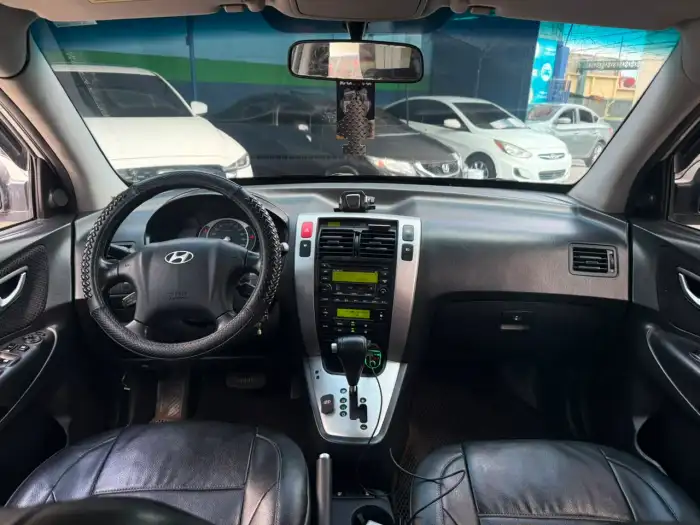 2007 Hyundai Tucson — 9