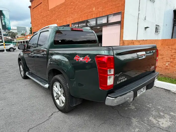 2019 Isuzu D MAX — 4