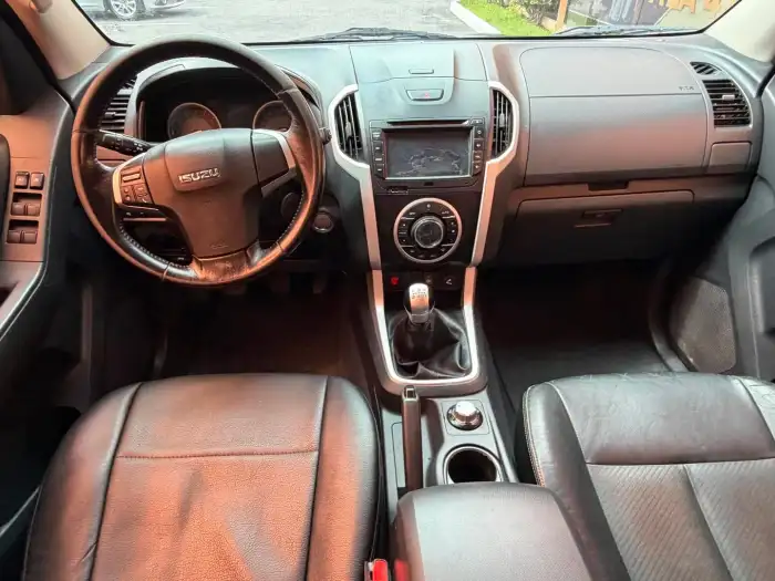 2019 Isuzu D MAX — 7