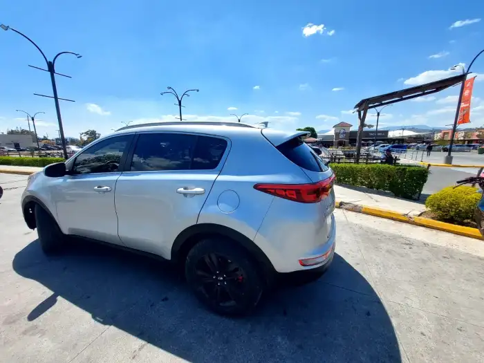 2017 Kia Sportage FE FWD — 5