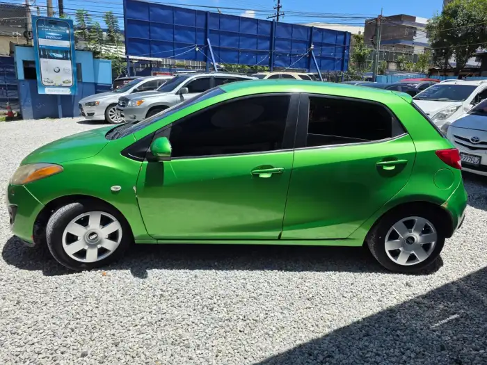 2012 Mazda 2 2012 AUTOMTICO — 5