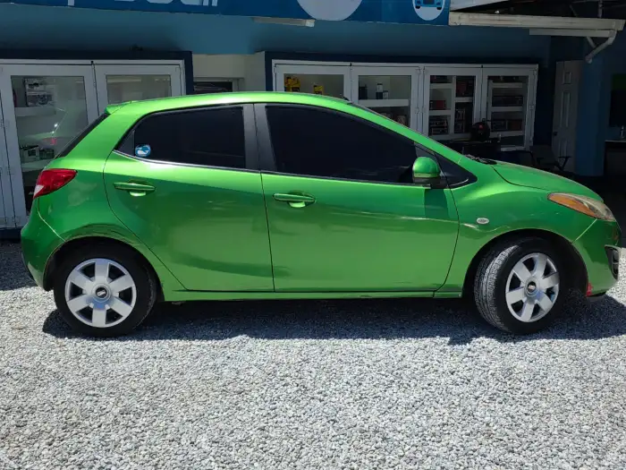 2012 Mazda 2 2012 AUTOMTICO — 9