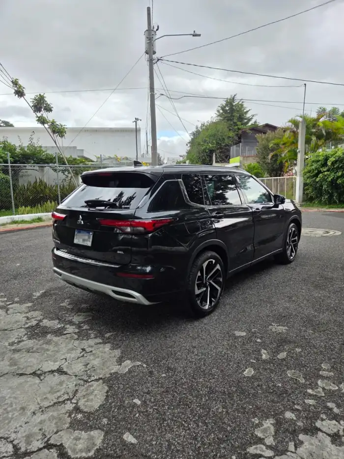 2023 Mitsubishi Outlander Edición 40 Aniversario 4x4 — 4