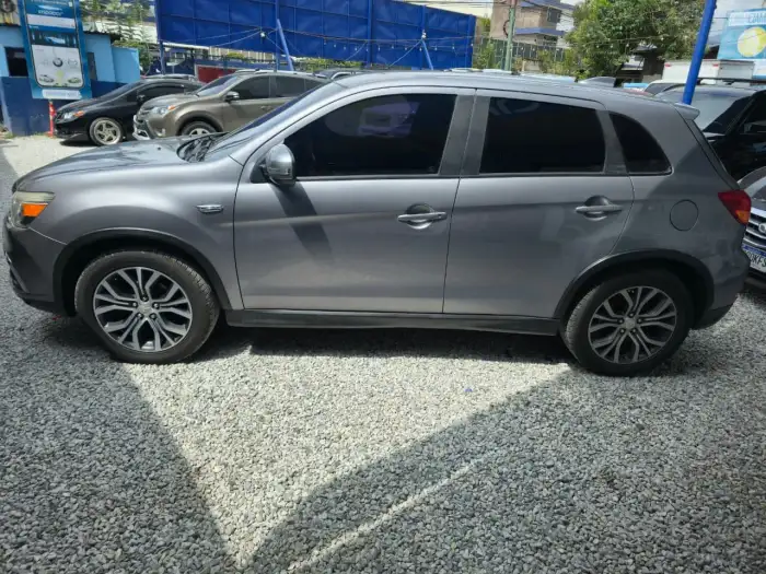 2019 Mitsubishi OUTLANDER SE SPORT — 5