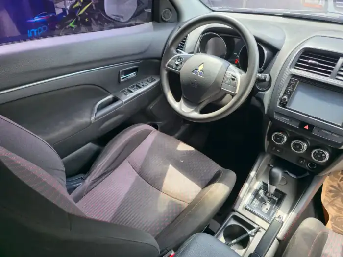 2019 Mitsubishi OUTLANDER SE SPORT — 6