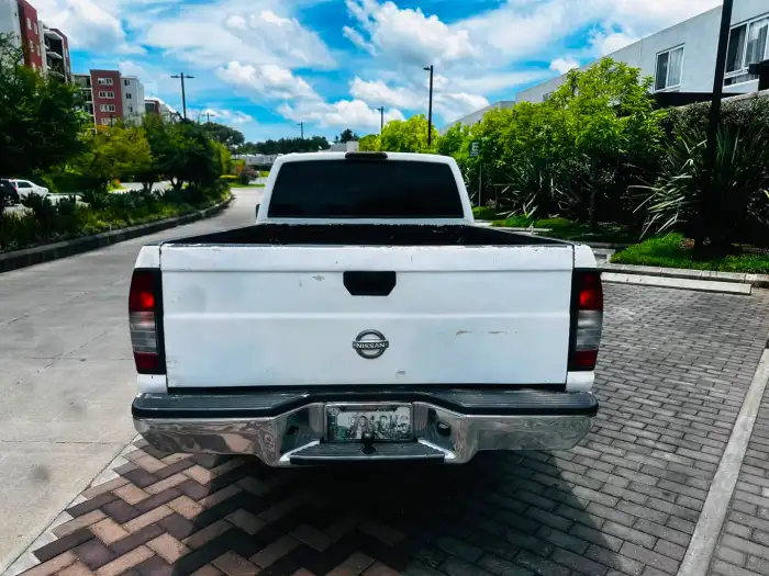 1998 Nissan Frontier — 4