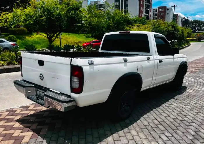 1998 Nissan Frontier — 5