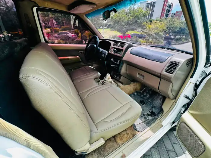1998 Nissan Frontier — 6