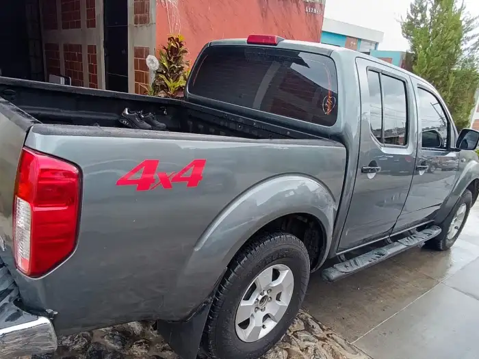 2009 Nissan NAVARA 4X4 2009 TURBO DIÉSEL — 4