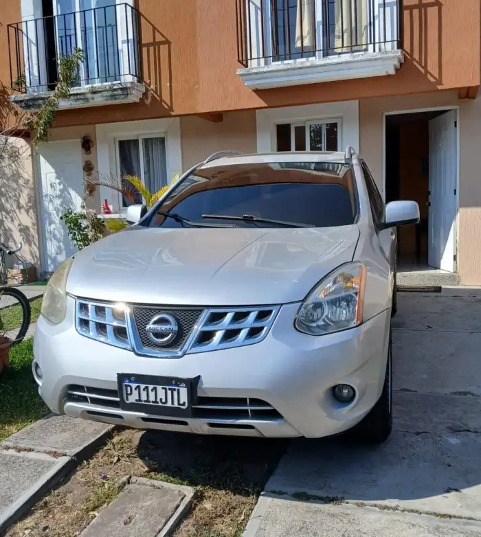 2011 Nissan ROGUE — 3
