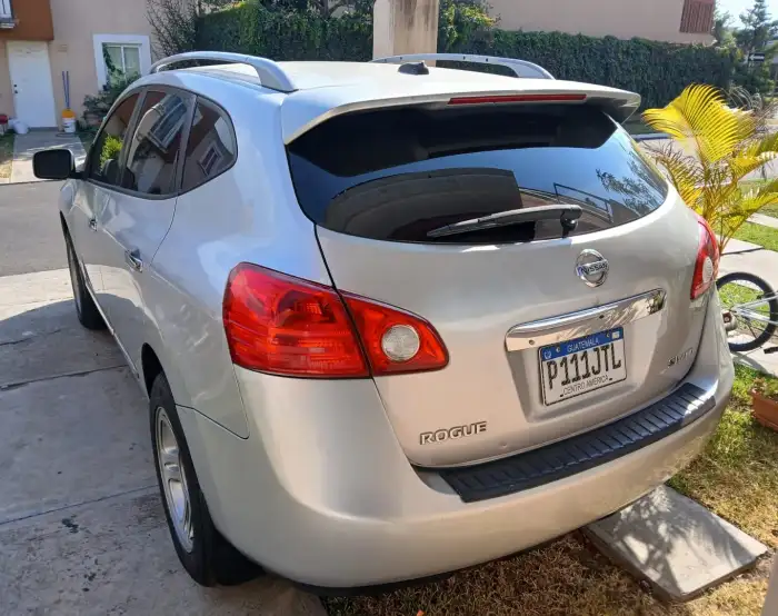 2011 Nissan ROGUE — 5