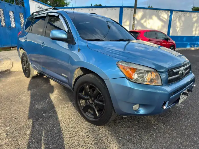 2010 Toyota COROLLA S — 13