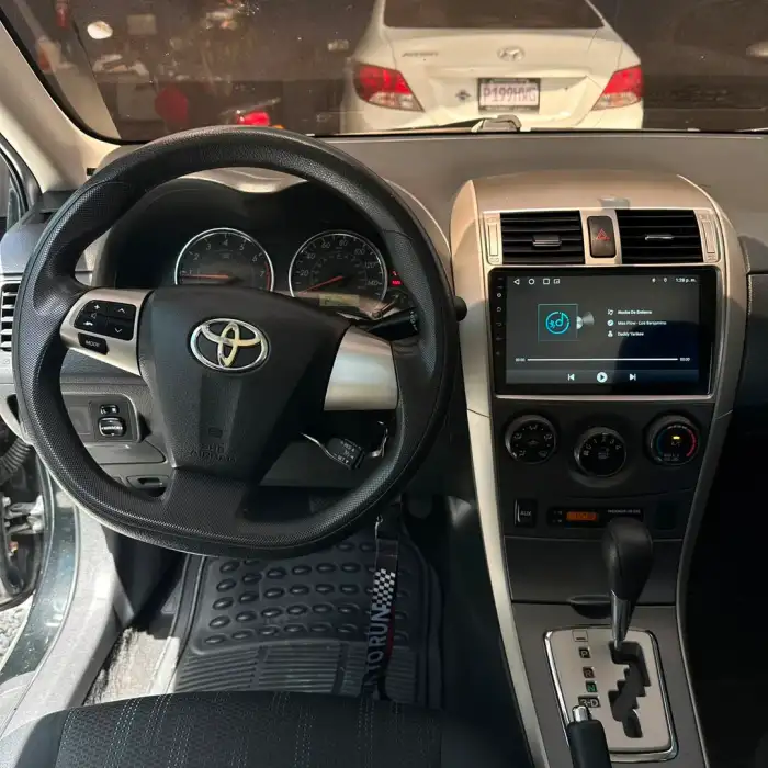 2010 Toyota COROLLA S — 10
