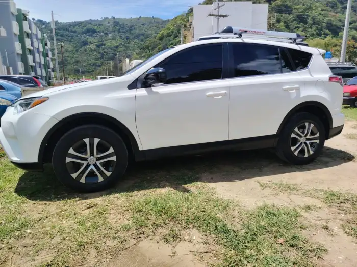 2016 Toyota RAV4 4WD — 5