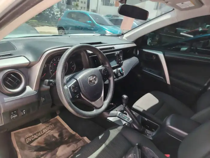 2016 Toyota RAV4 4WD — 7