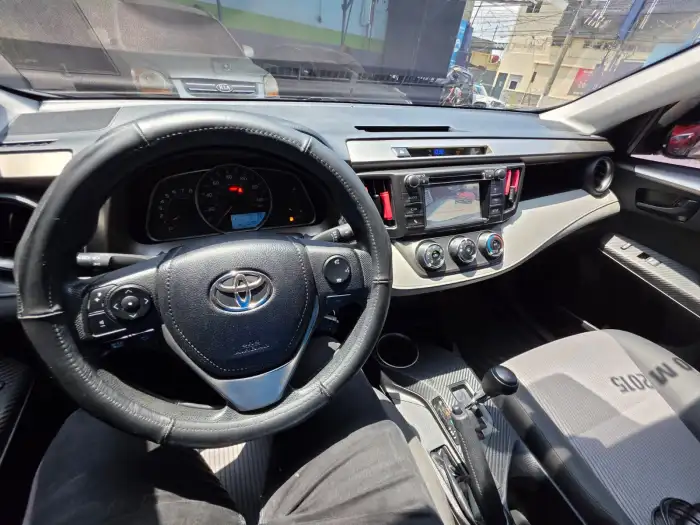 2015 Toyota RAV4 — 12
