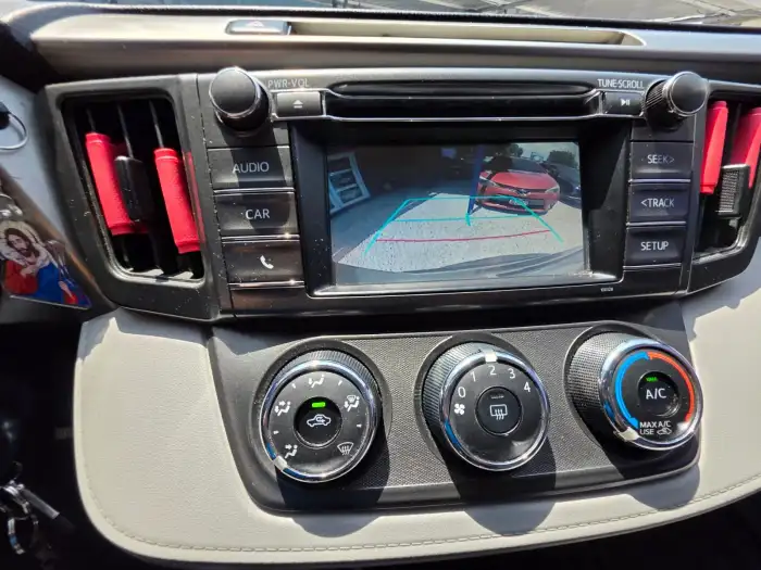 2015 Toyota RAV4 — 8