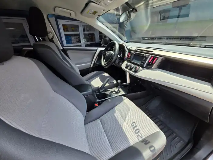 2015 Toyota RAV4 — 10
