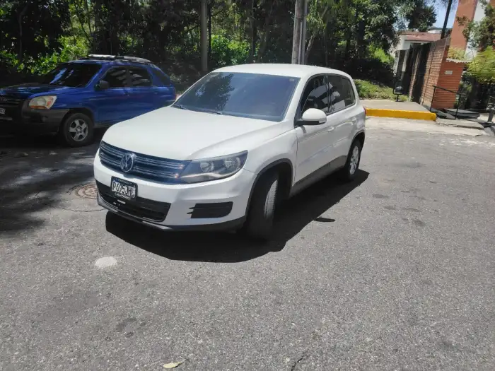 2020 Volkswagen AMAROK 2020 42154 DE AGENCIA FUERZA CONFORT Y PRESTIGIO — 9