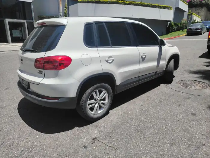 2015 Volkswagen Tiguan — 4
