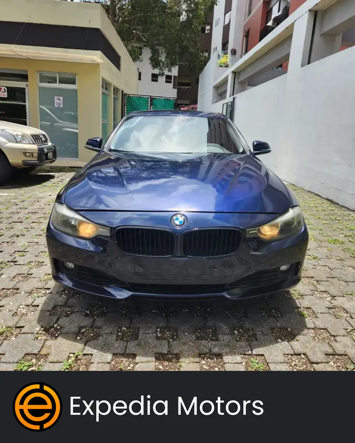 2013 BMW SERIE 1 — 2