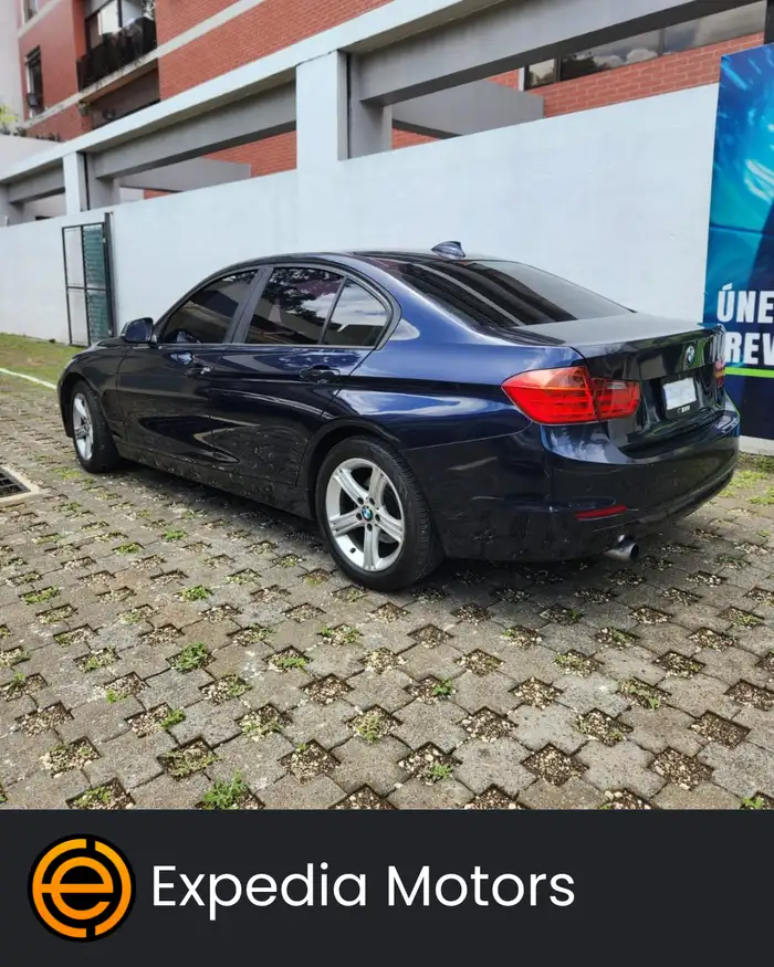 2013 BMW SERIE 1 — 3