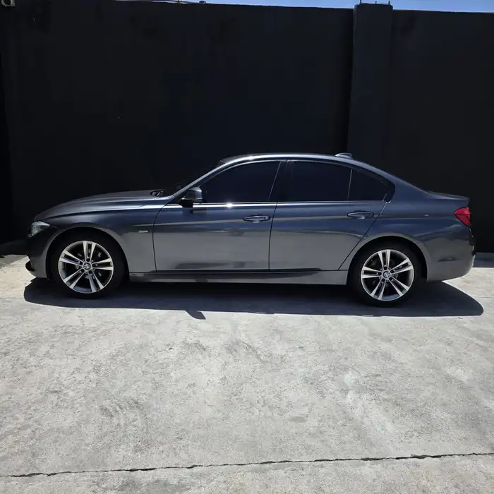 2017 BMW CL — 3