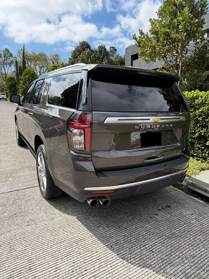 2021 Chevrolet Suburban — 4