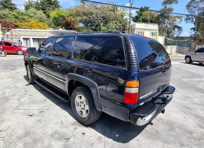 2004 Chevrolet Suburban — 2