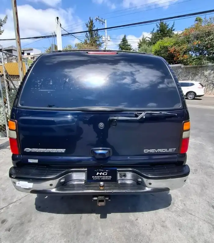 2004 Chevrolet Suburban — 3