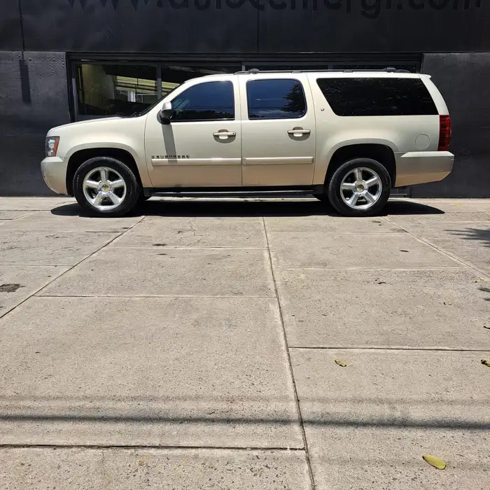 2008 Chevrolet Suburban — 3