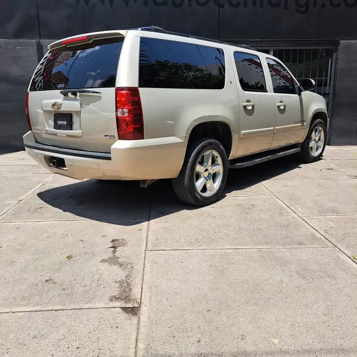 2008 Chevrolet Suburban — 4