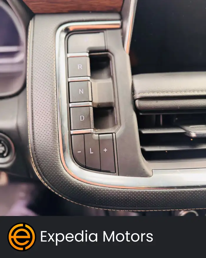 2023 Chevrolet Suburban — 3