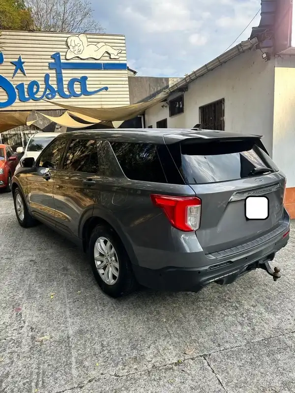 2021 Ford Explorer — 4