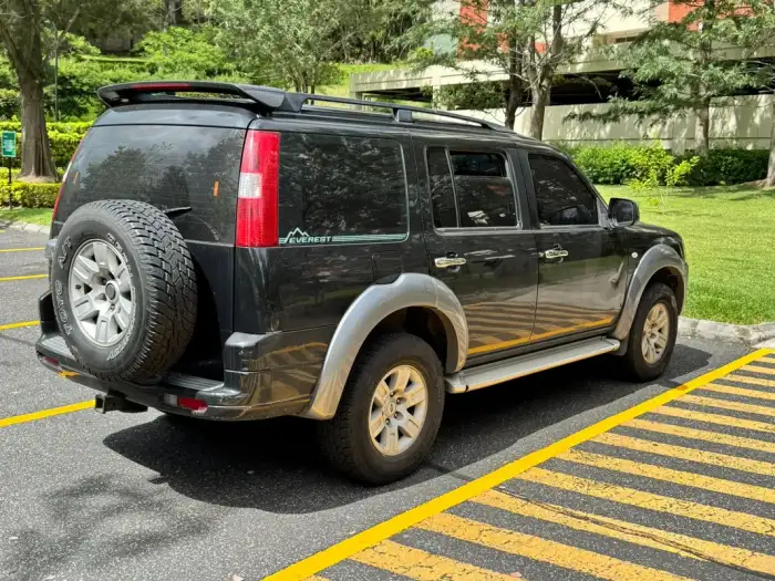2009 Ford EVEREST TREND — 2