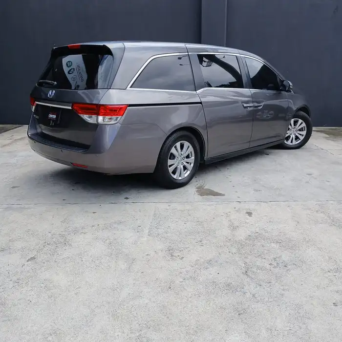 2015 Honda Odyssey — 4
