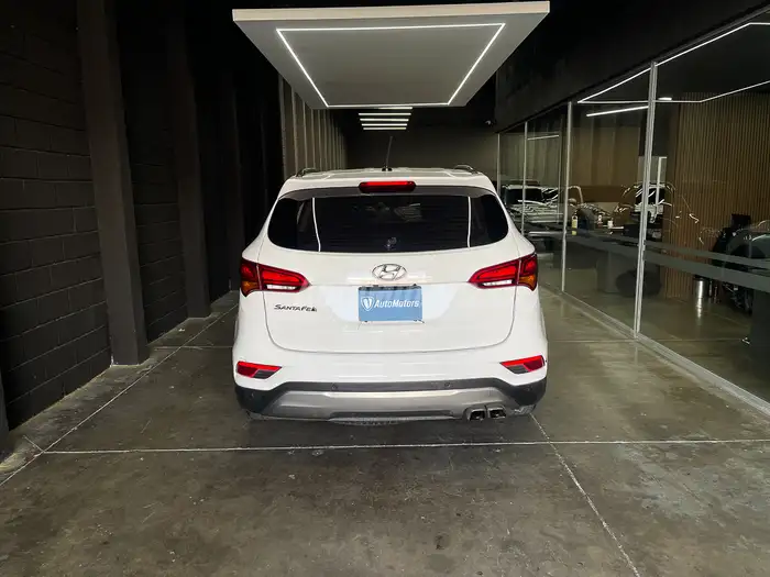 2018 Hyundai Santa Fe — 4