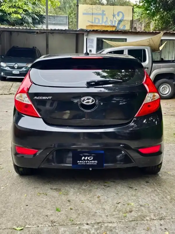 2013 Hyundai Accent — 3