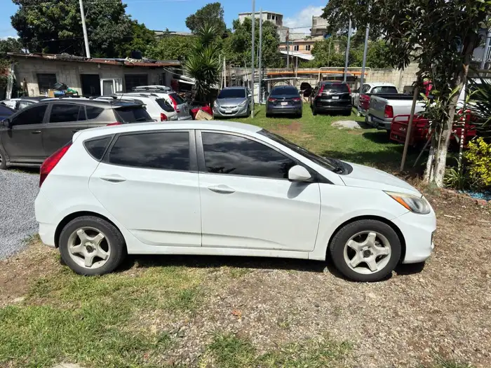 2016 Hyundai Accent — 3